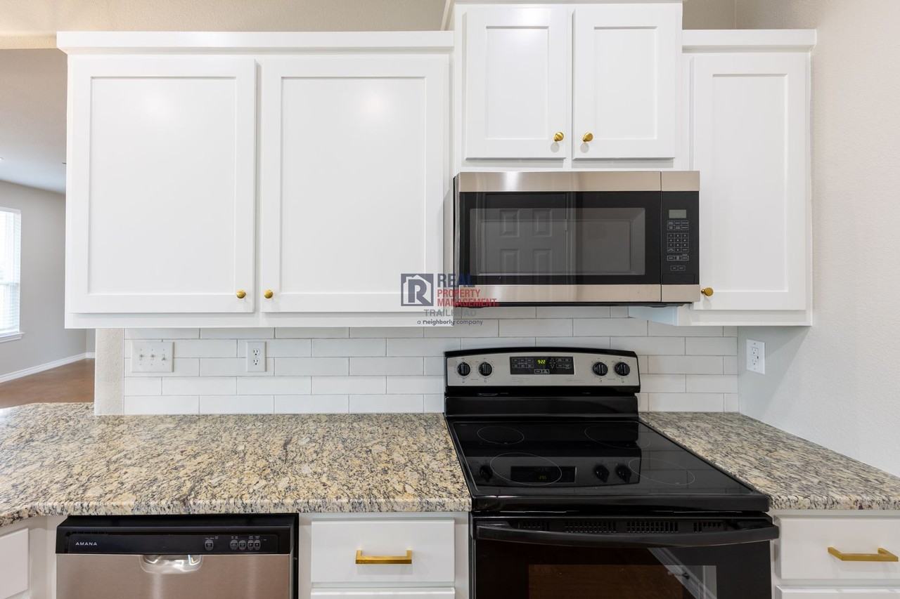 1011 1011 County Road 327B - Photo 6 of 25