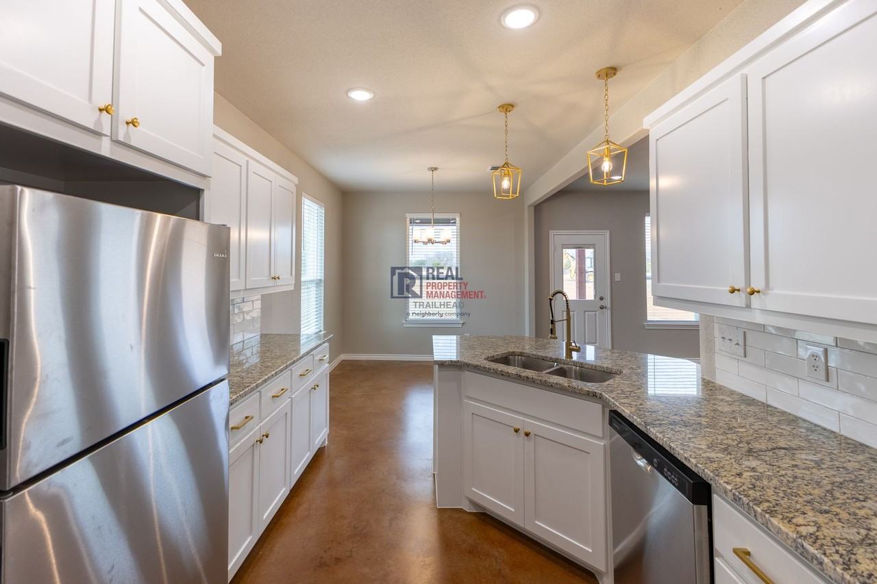 1011 1011 County Road 327B - Photo 7 of 25