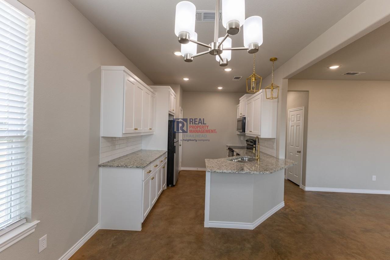 1027 1027 County Road 327B - Photo 4 of 23