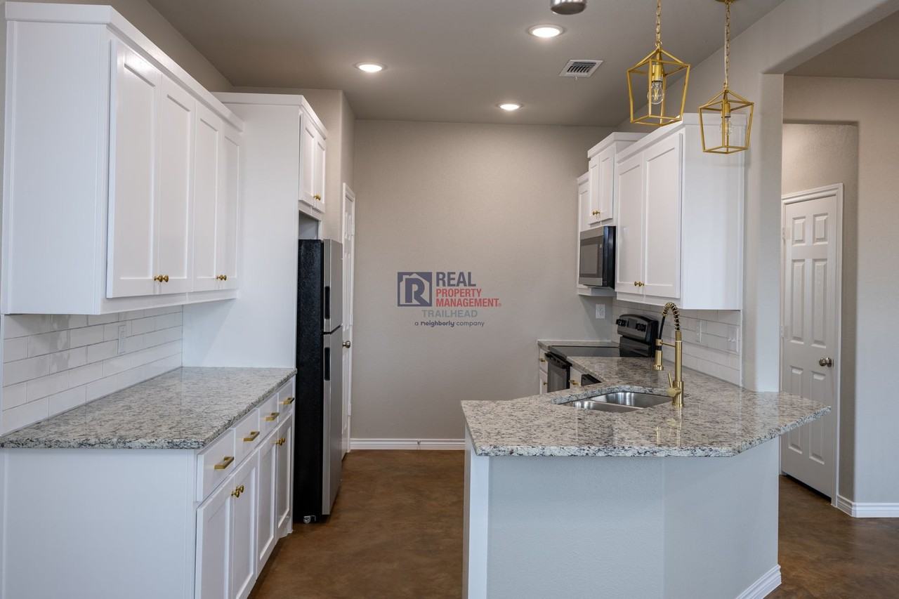 1027 1027 County Road 327B - Photo 5 of 23