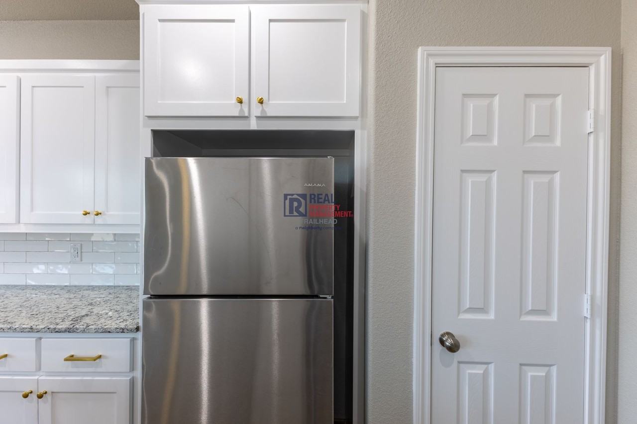 1027 1027 County Road 327B - Photo 7 of 23