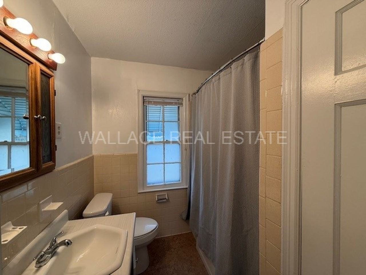 4302 Raven Dr - Photo 4 of 12