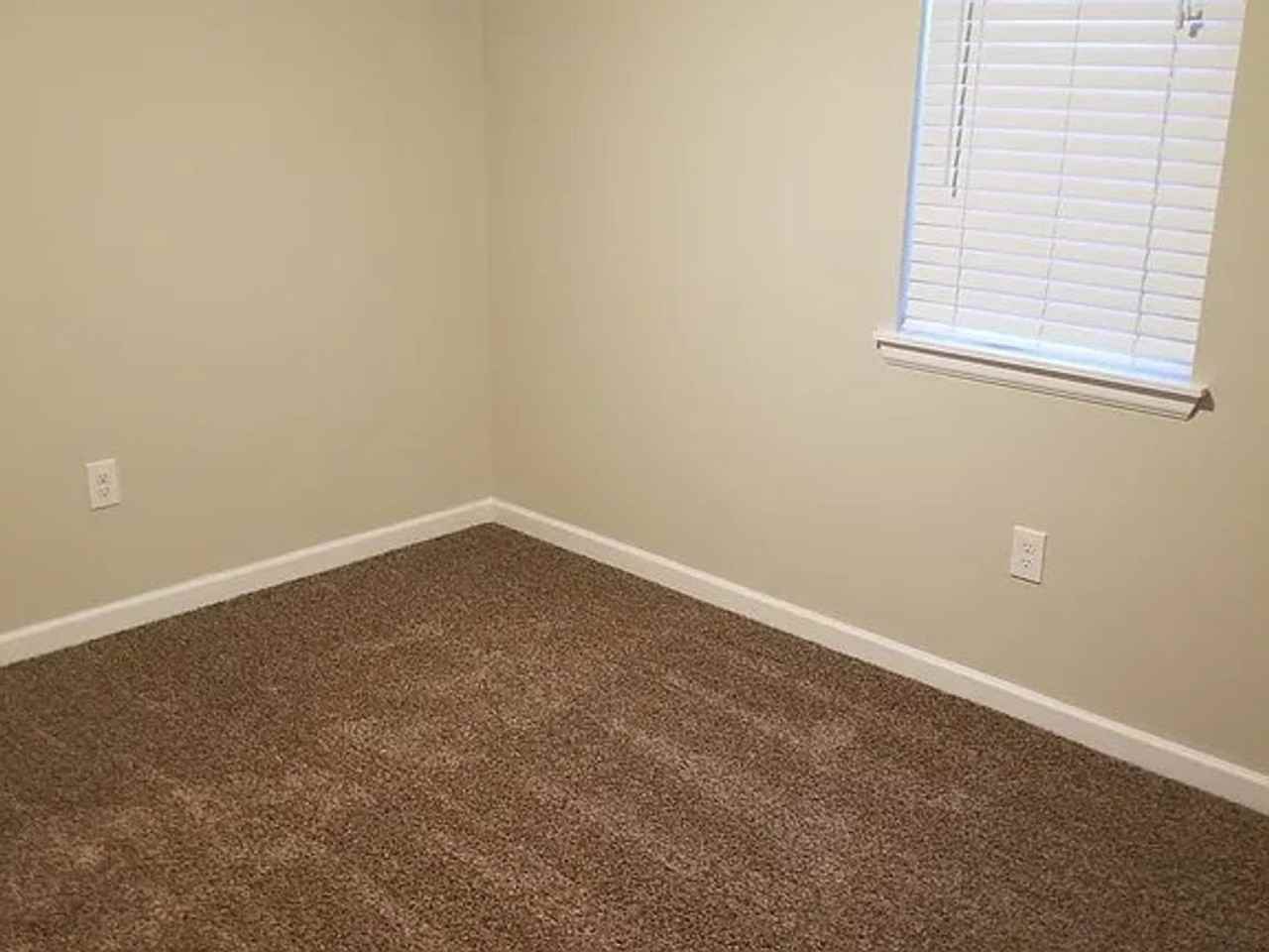 5821 E 68th Ave - Photo 7 of 8