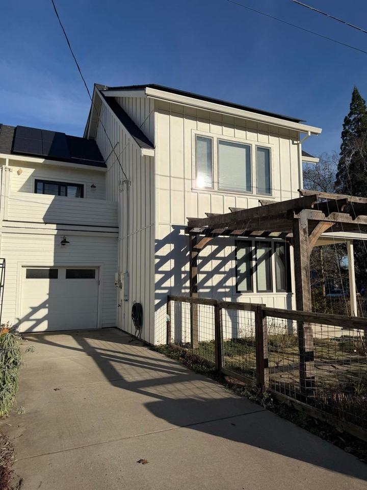 6277 Se 49th Ave - Photo 2 of 24