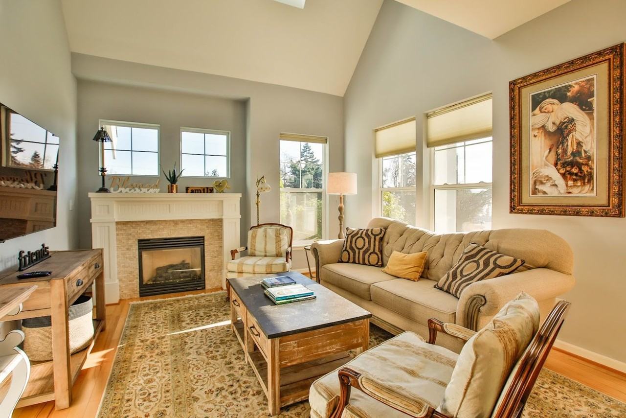 1404 Portside Ct - Photo 4 of 33