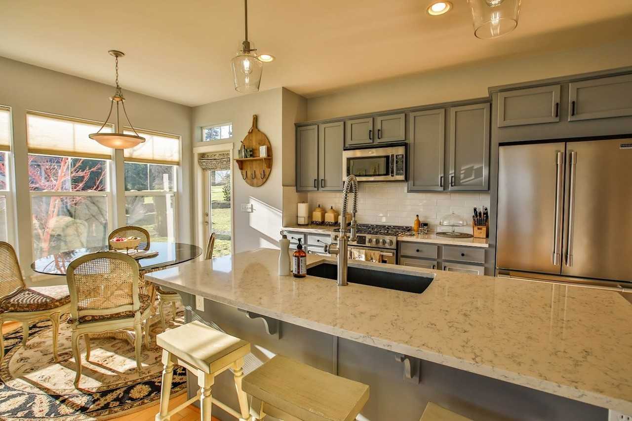 1404 Portside Ct - Photo 7 of 33