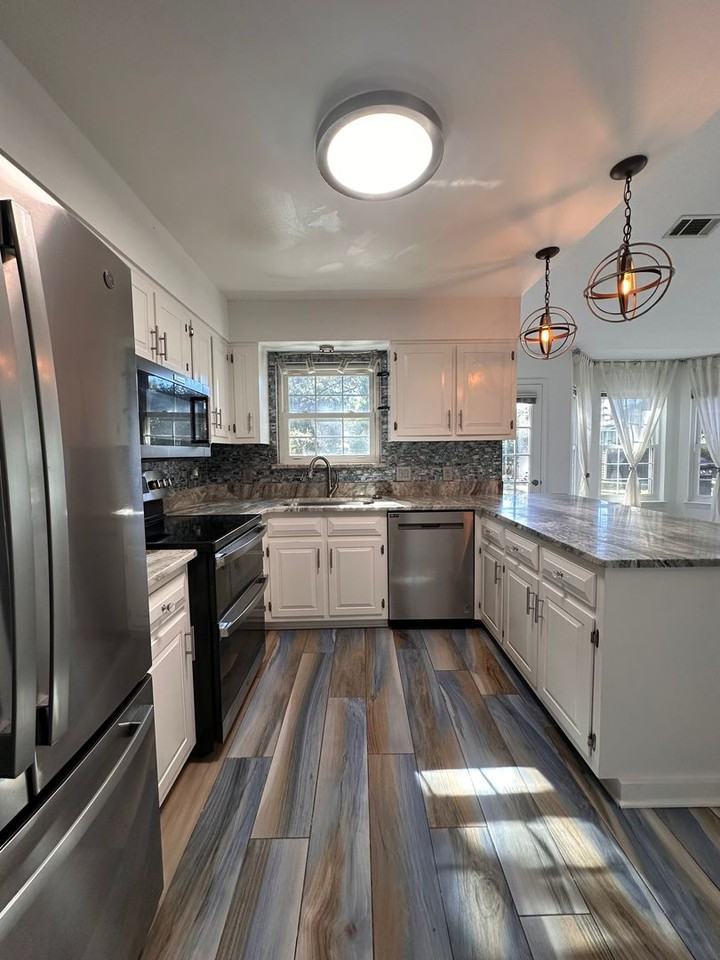 655 Forest Shore Dr - Photo 6 of 31