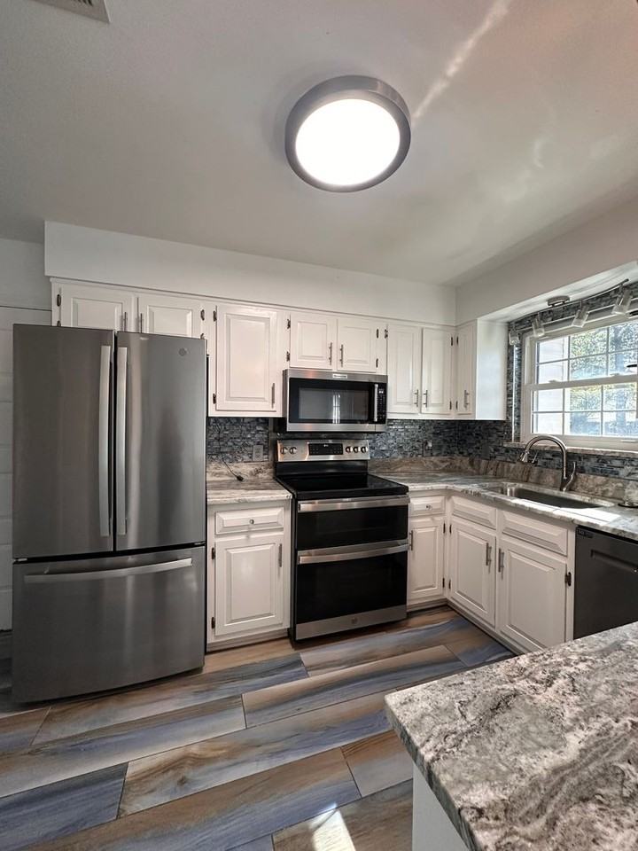 655 Forest Shore Dr - Photo 7 of 31