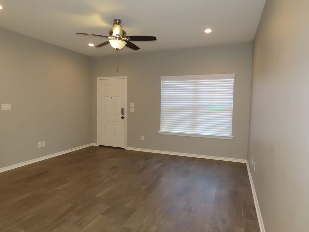 16174 Echo Glen Dr - Photo 4 of 20