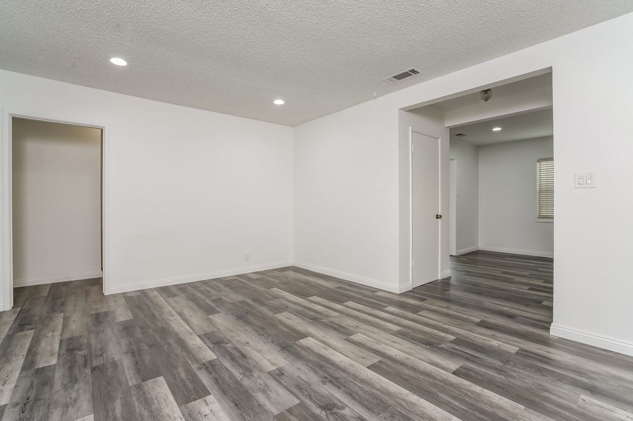 8277 Poinsettia Dr - Photo 3 of 48