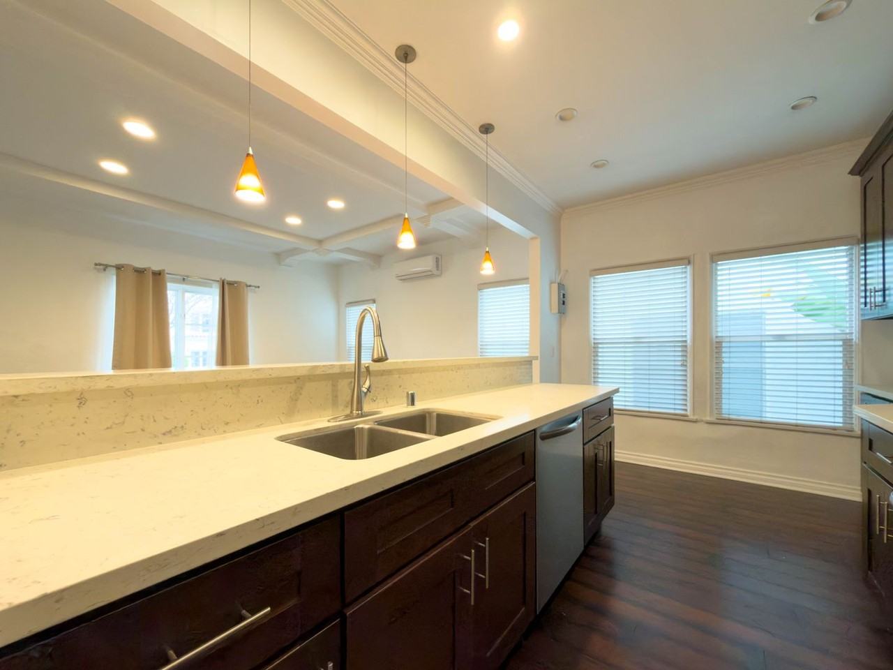 137 S Roxbury Dr - Photo 7 of 11