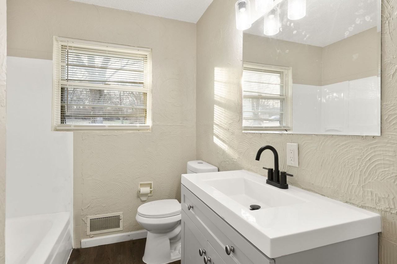 10130 Tullis Ave - Photo 6 of 26