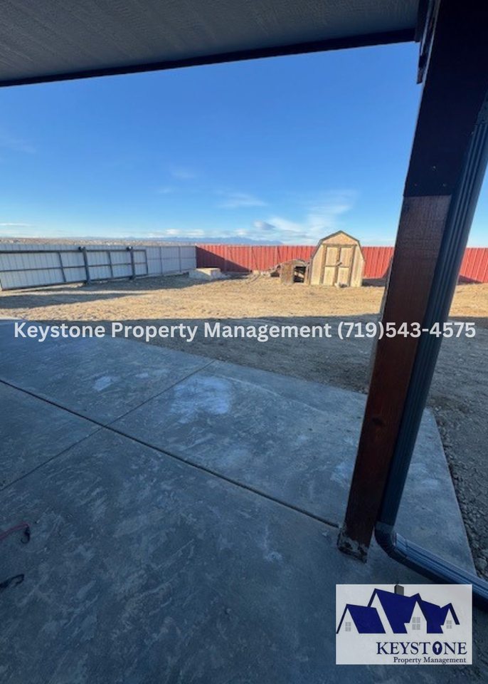 2220 Aquarius St - Photo 3 of 19