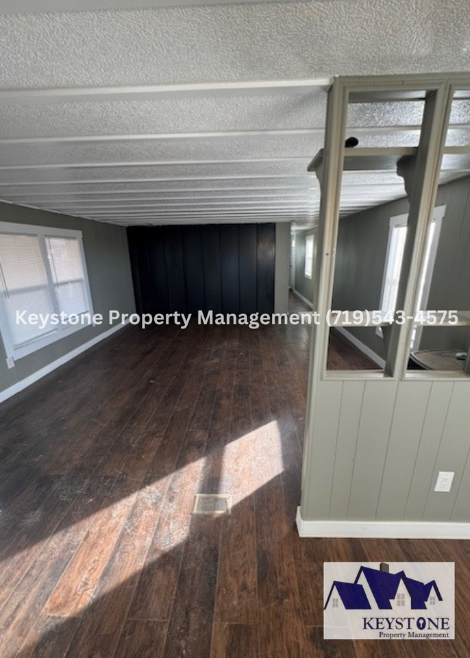 2220 Aquarius St - Photo 5 of 19