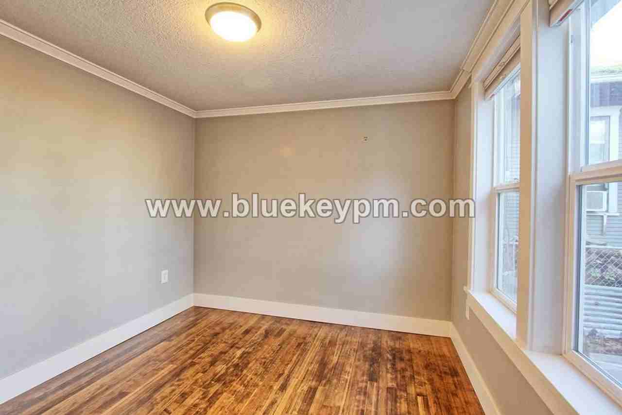 512 W Fourth Plain Blvd - Photo 7 of 15