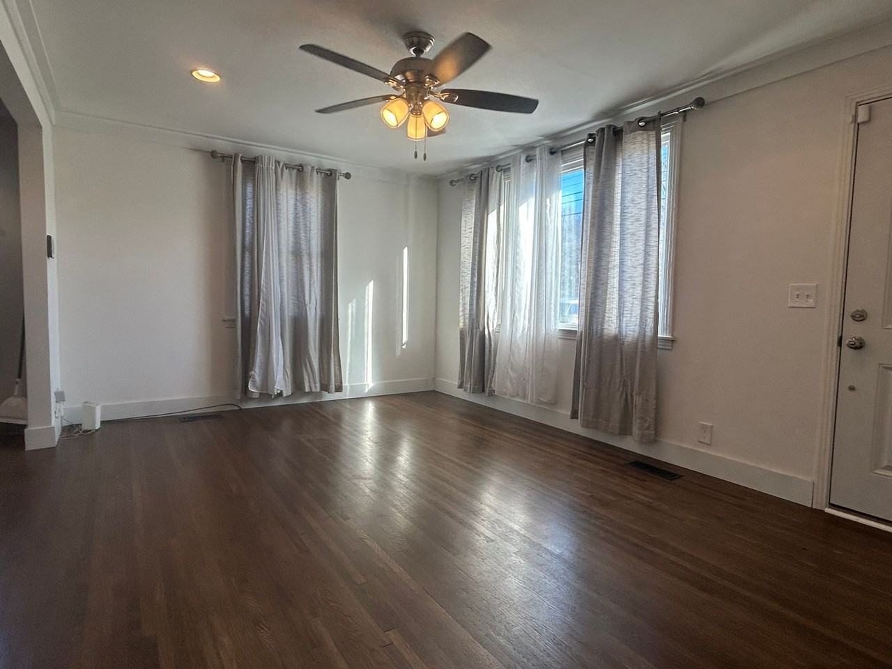 3207 Southlake Dr - Photo 2 of 7