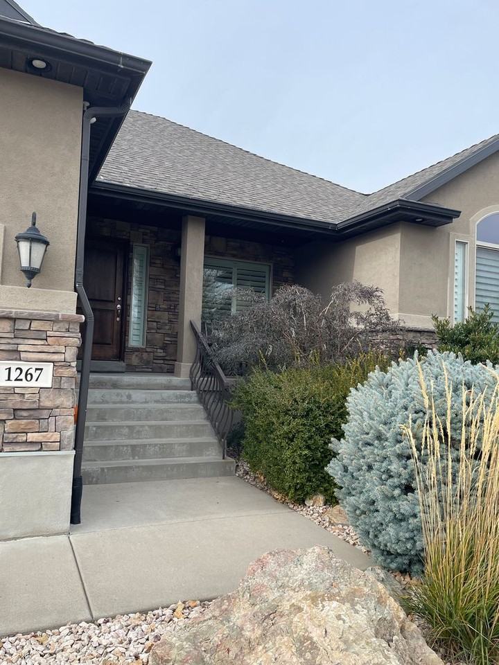 1267 N 1285 W - Photo 2 of 34