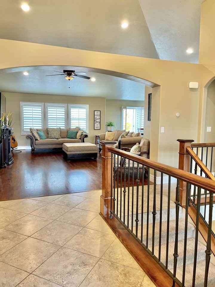 1267 N 1285 W - Photo 3 of 34