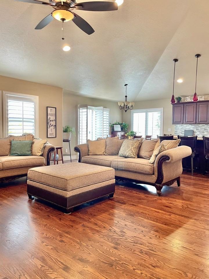 1267 N 1285 W - Photo 4 of 34