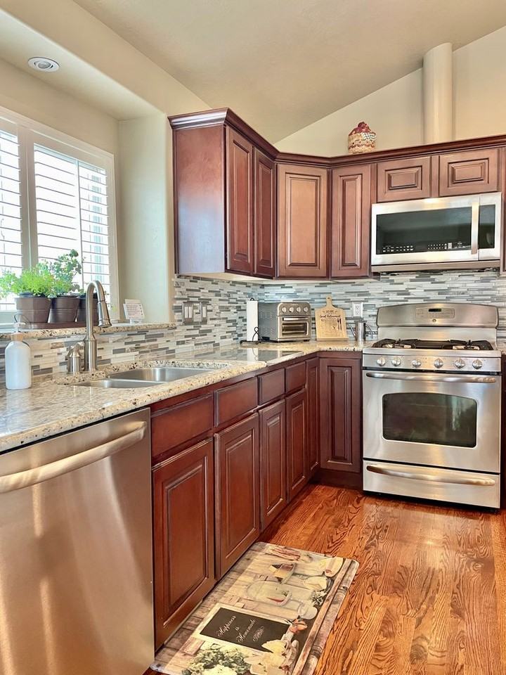 1267 N 1285 W - Photo 6 of 34