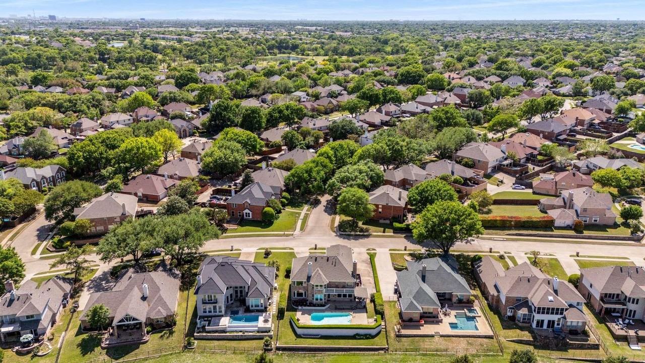 7436 Stoney Point Dr - Photo 2 of 40