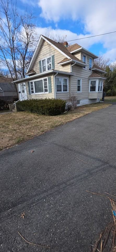 1609 Sewall Ave - Photo 2 of 19