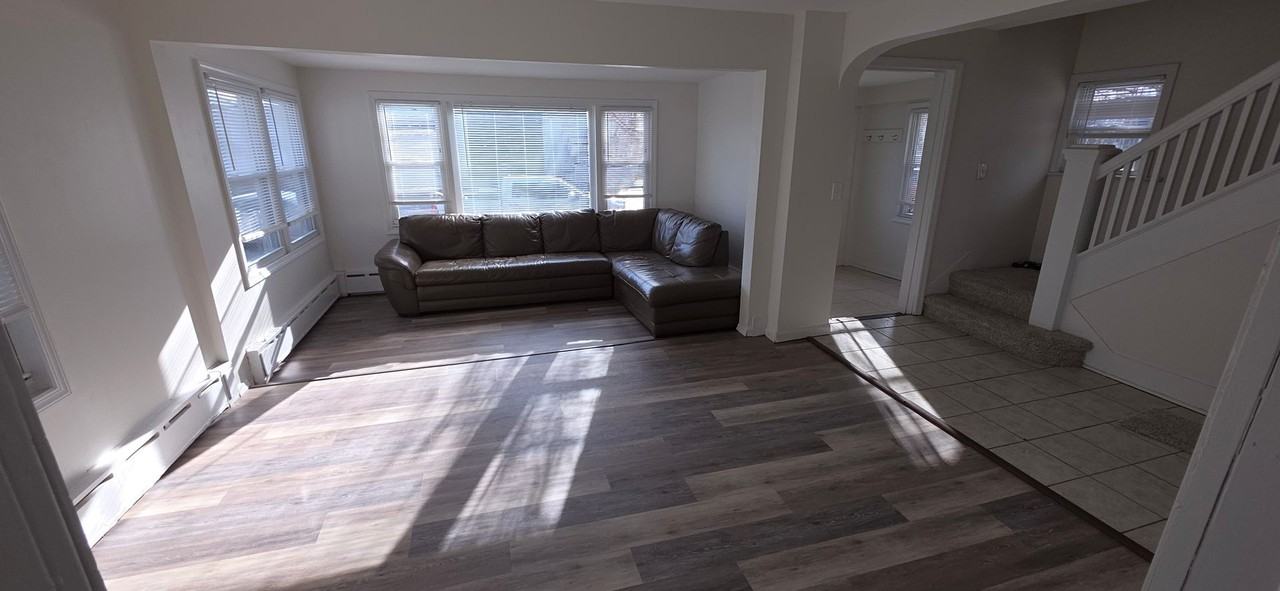 1609 Sewall Ave - Photo 5 of 19