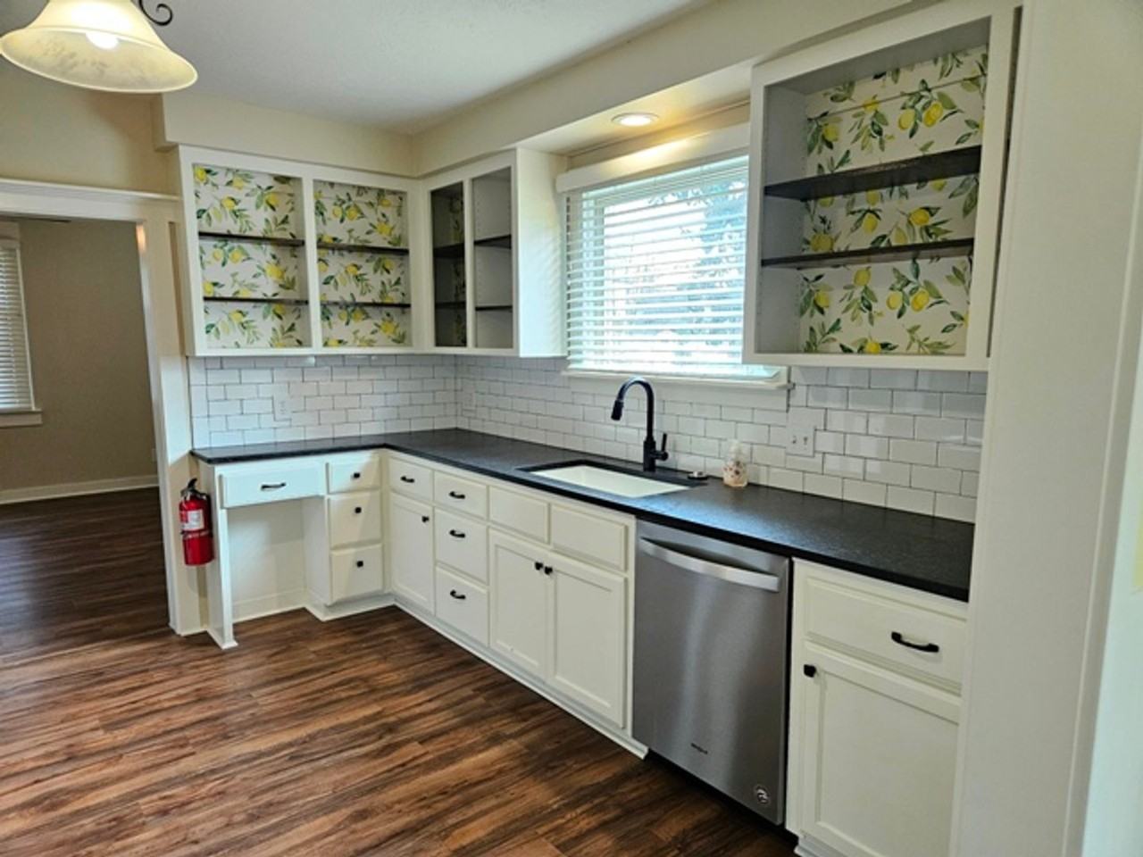 1201 N Water St - Photo 3 of 29