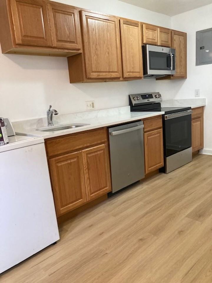 679 Washington St - Photo 2 of 10