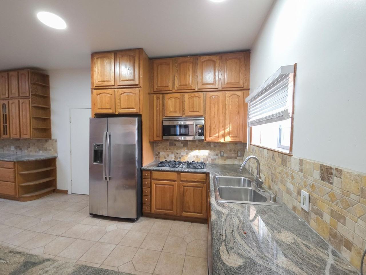 3427 Laguna Ave - Photo 7 of 36