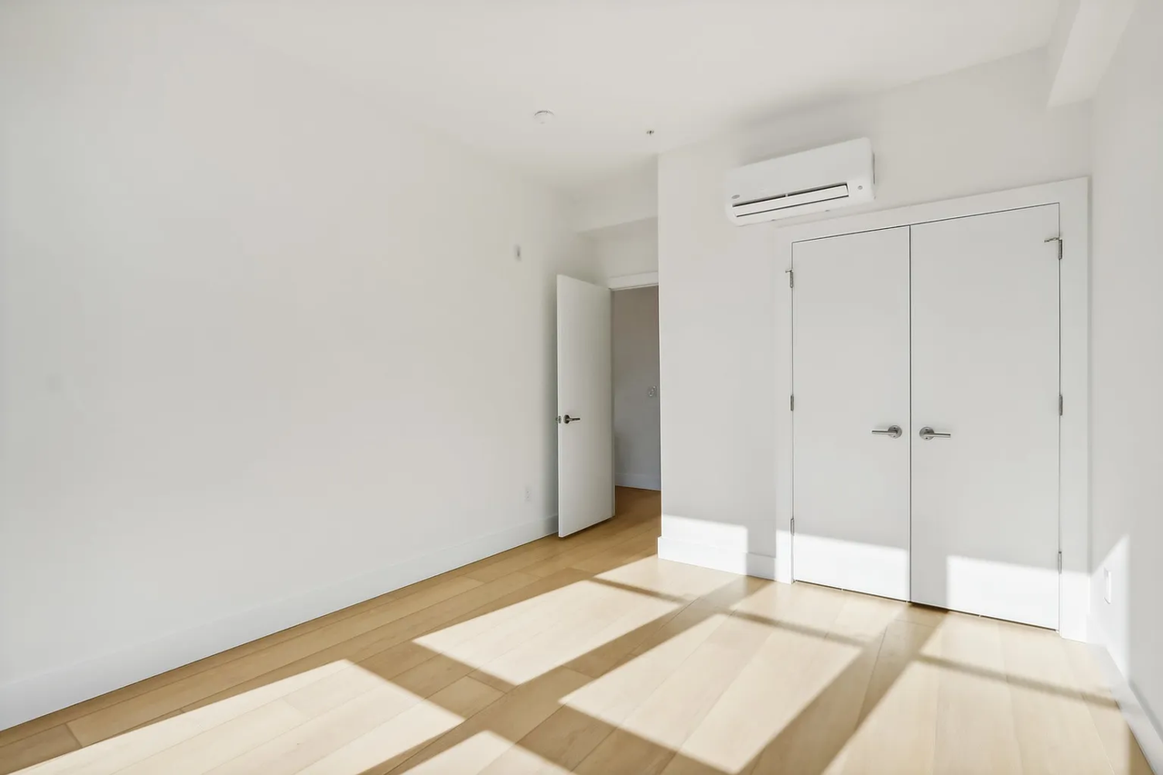 2406 Frankford Ave - Photo 5 of 29