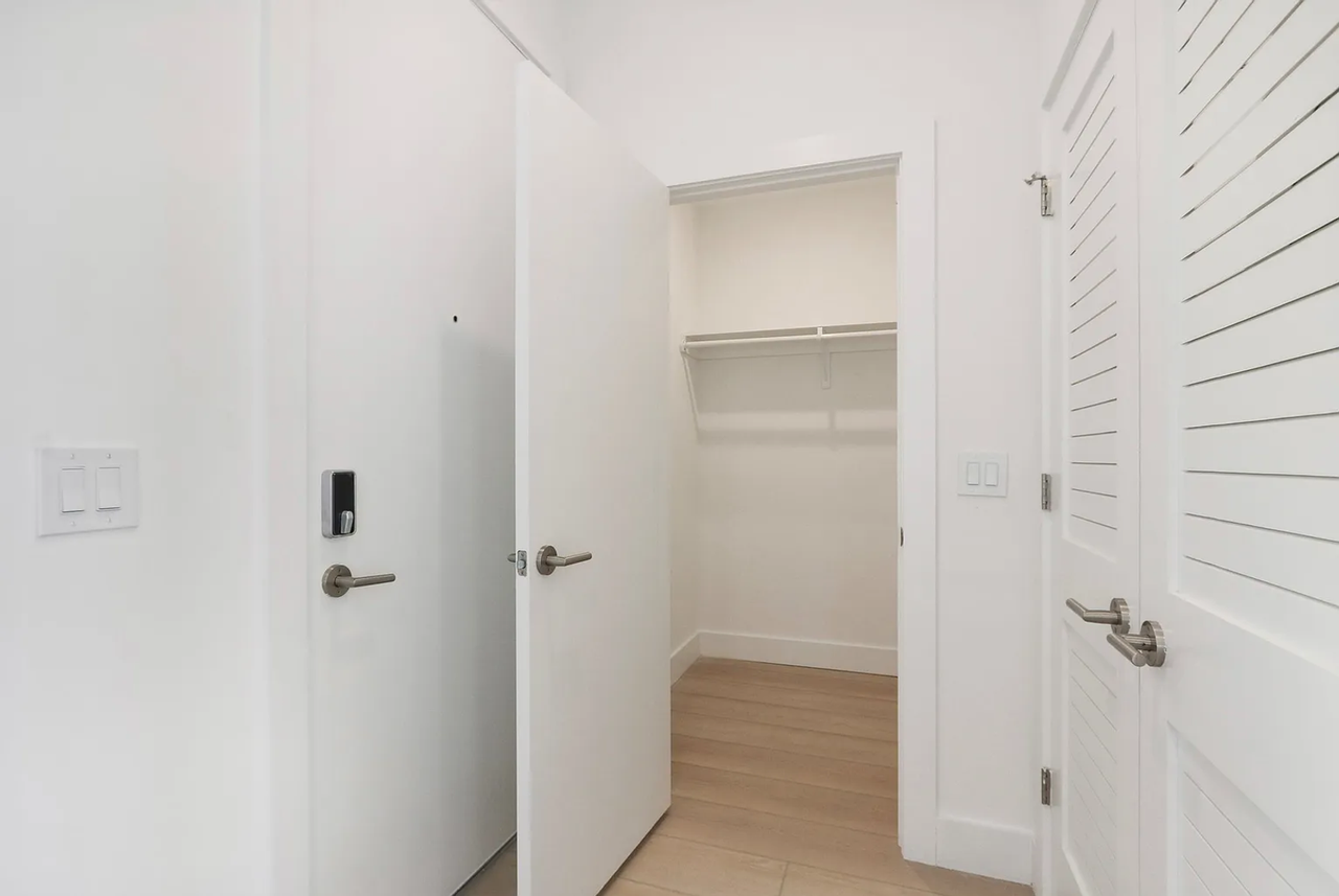 2406 Frankford Ave - Photo 7 of 29