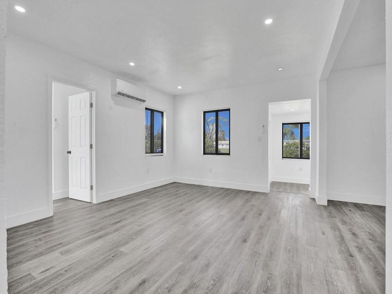 940 Sw 28th St - Photo 5 of 16