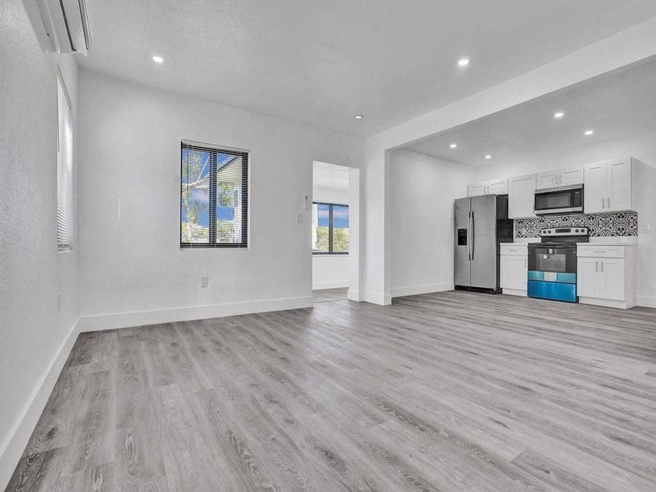 940 Sw 28th St - Photo 6 of 16