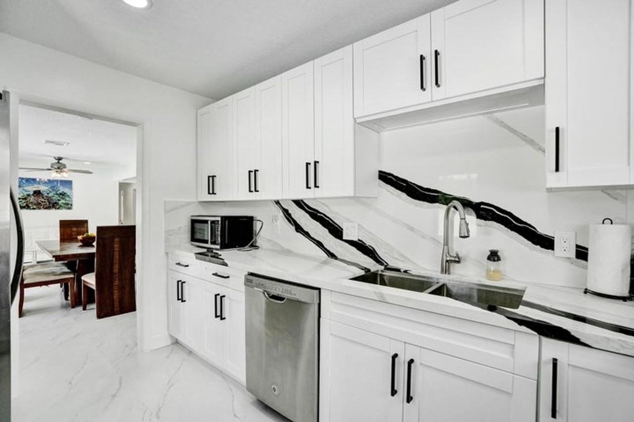 1633 Se 5th Ct - Photo 3 of 24