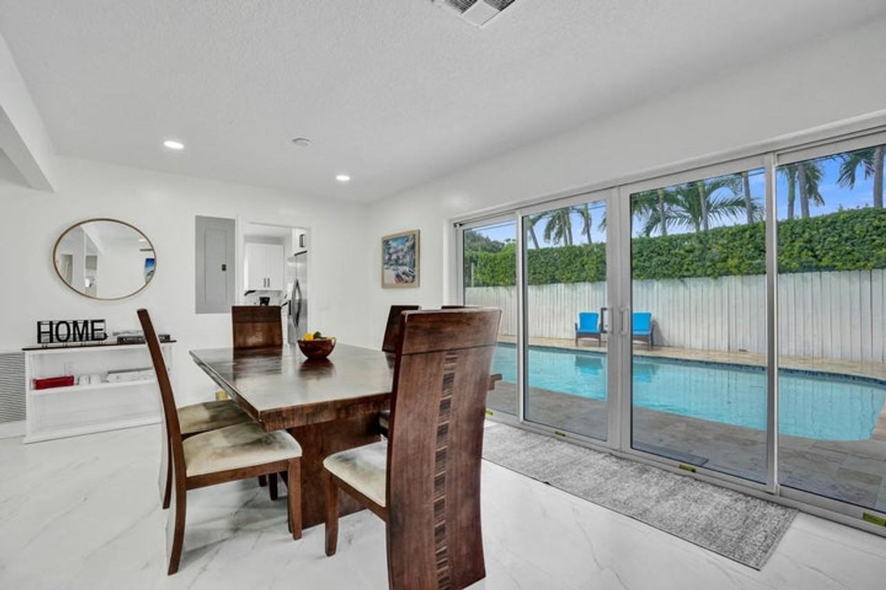 1633 Se 5th Ct - Photo 4 of 24