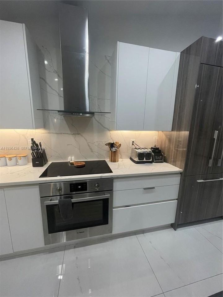 3315 Sw 49th St - Photo 2 of 31