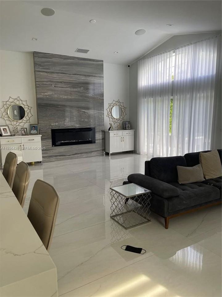 3315 Sw 49th St - Photo 6 of 31