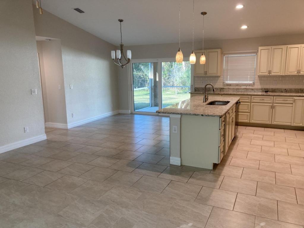 1641 S San Mateo Dr - Photo 4 of 8