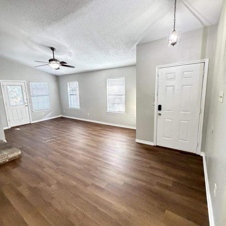 5304 Waterford Dr - Photo 3 of 16