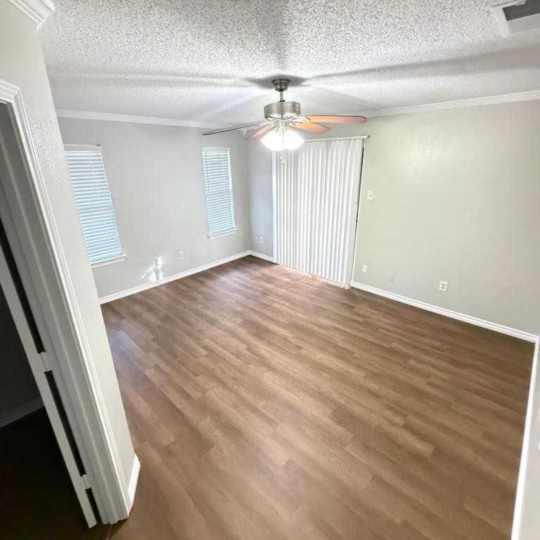 5304 Waterford Dr - Photo 4 of 16