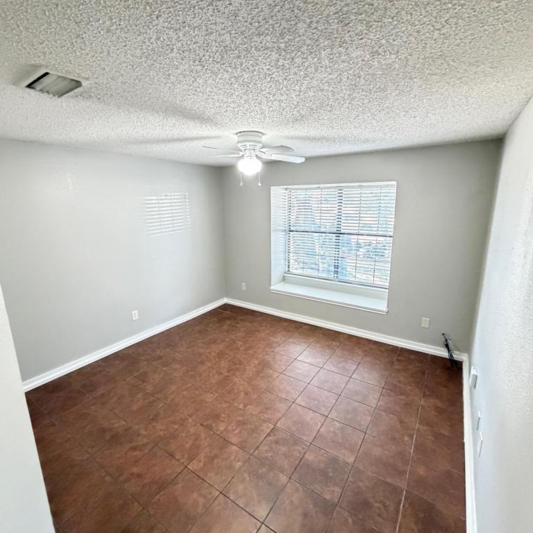 5304 Waterford Dr - Photo 6 of 16