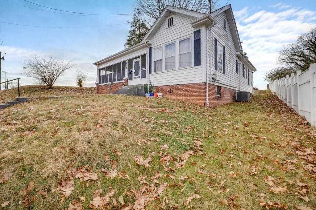 818 5th St - Photo 2 of 25