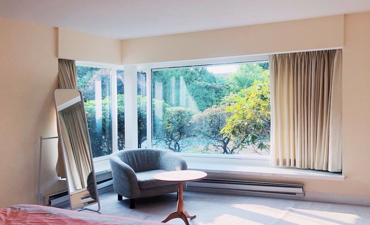 1561 Wesbrook Crescent - Photo 2 of 5