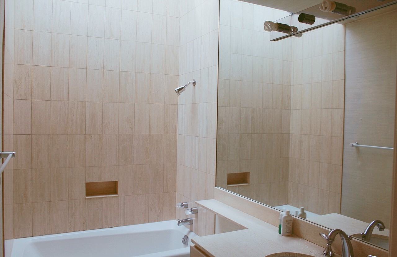 1561 Wesbrook Crescent - Photo 3 of 5