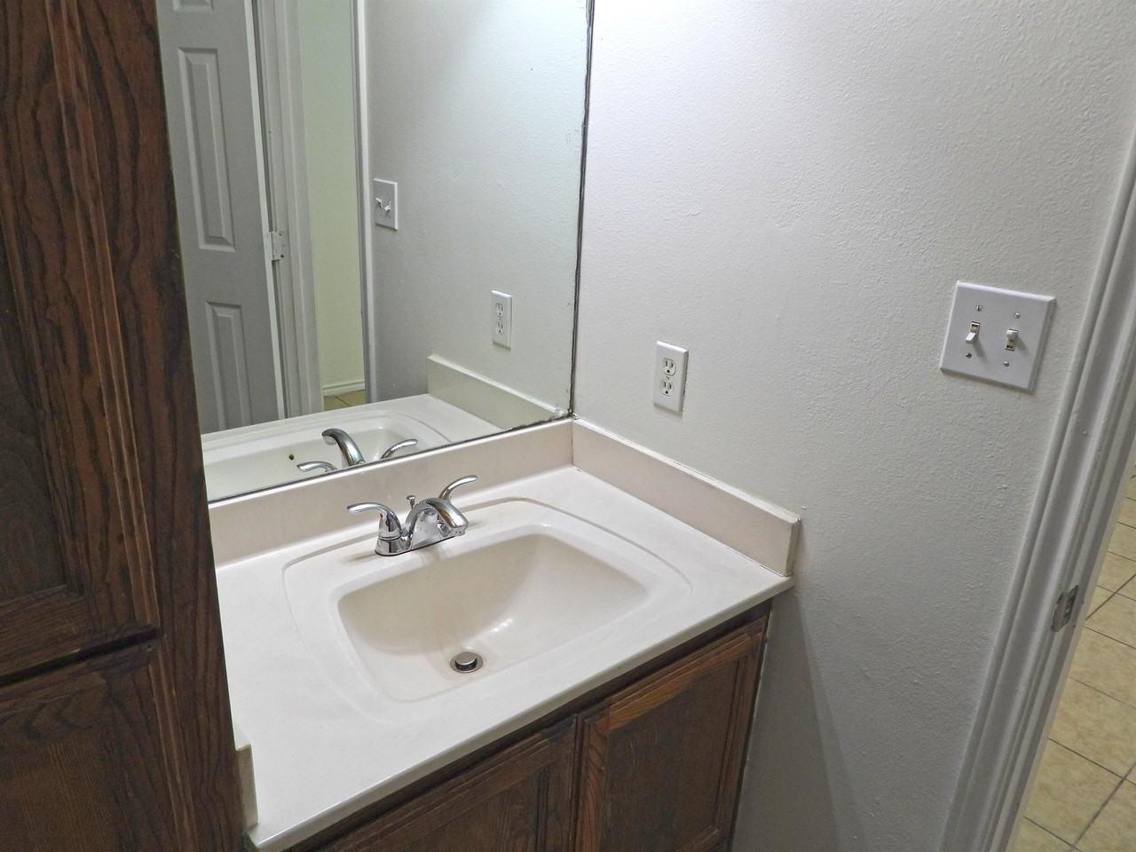 1806 S Ironwood St #A - Photo 3 of 30