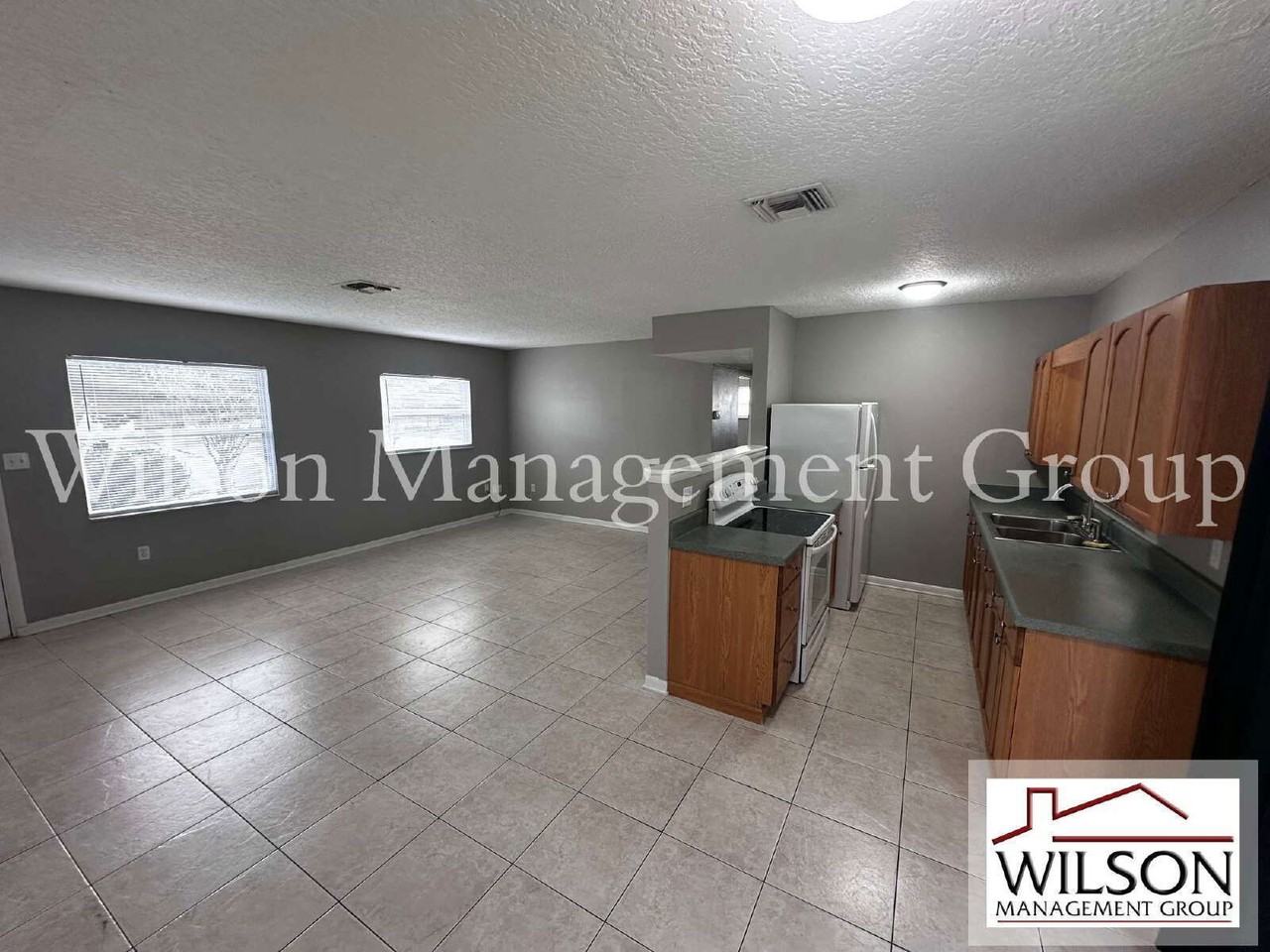 900 Jamela Dr - Photo 2 of 18