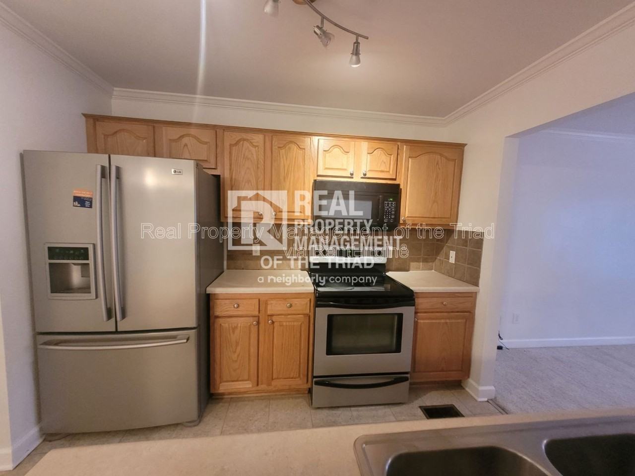 3045 Heather View Ct - Photo 2 of 20