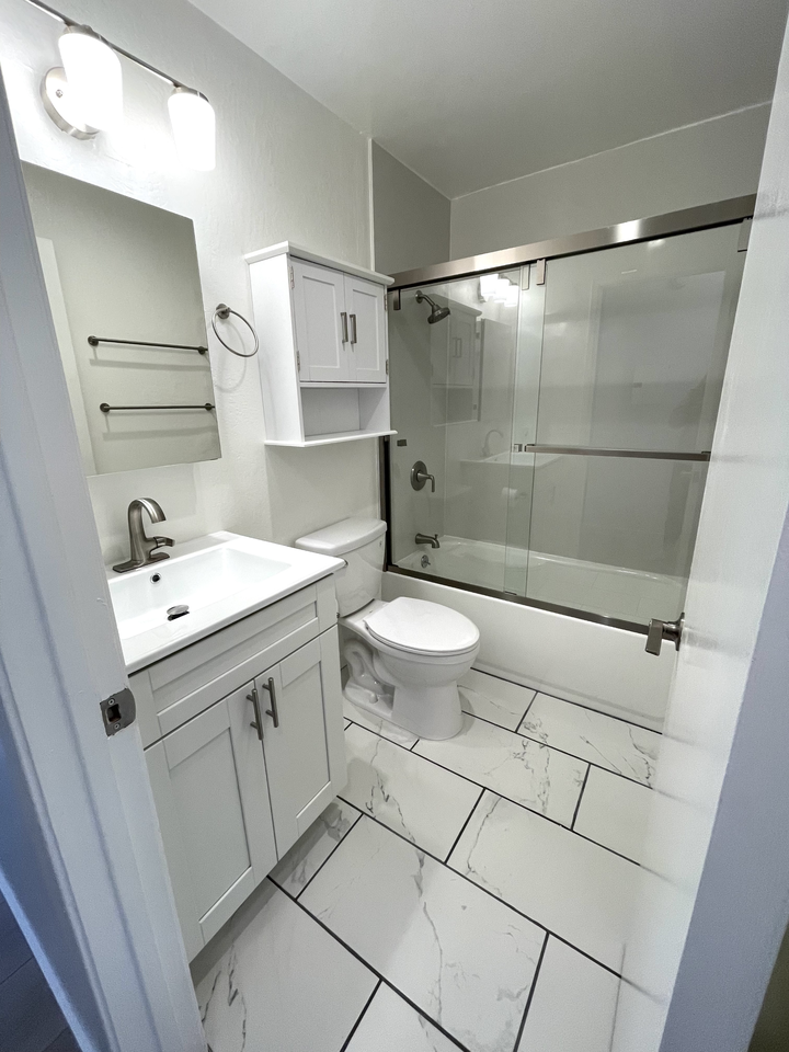 699 Logan St - Photo 5 of 7