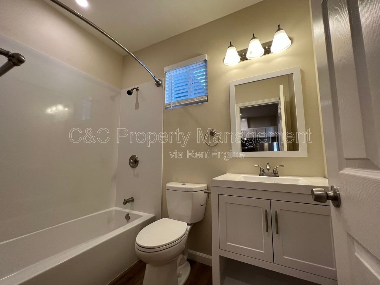 1478 Darwin St #A - Photo 6 of 9